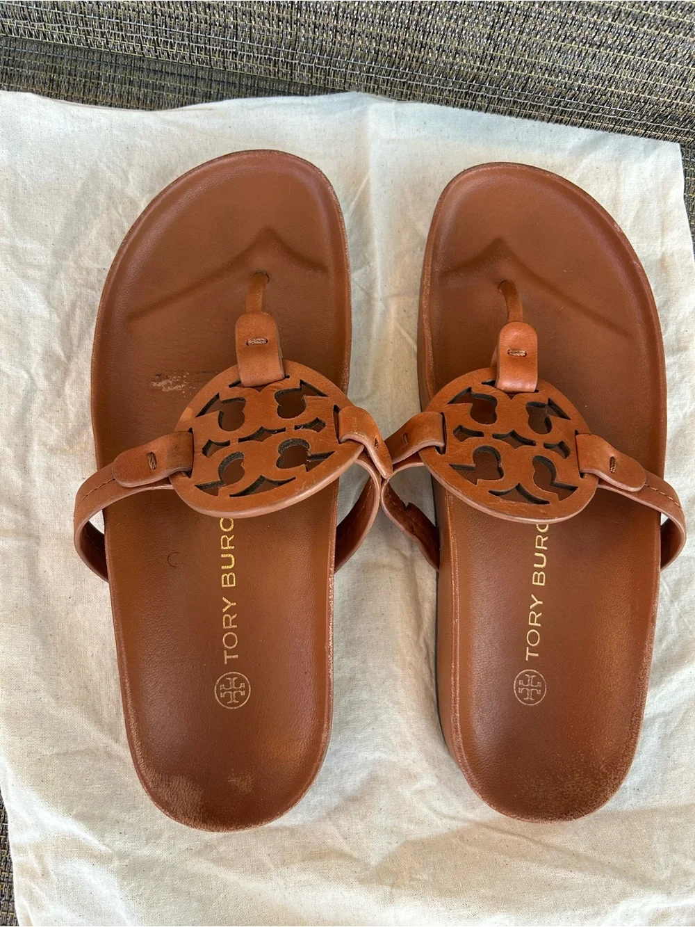 Tory Burch size 7 Miller Cloud Brown Leather Logo Thong Sandals Bourbon Miele
